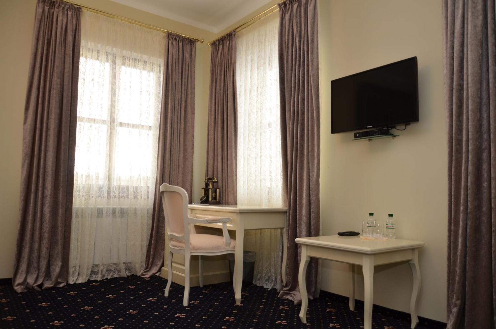 Chateau Royal Hotel Березовка Экстерьер фото